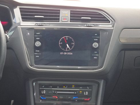 Used 2022 Volkswagen Tiguan SE R-Line FWD image 17