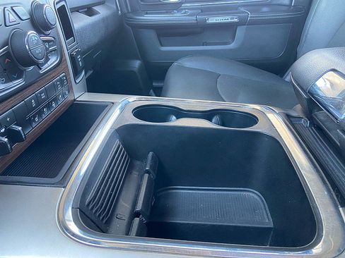 Used 2017 RAM 1500 Laramie image 25