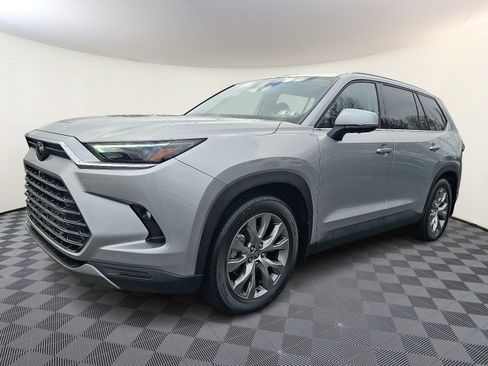 Used 2024 Toyota Grand Highlander Limited image 3