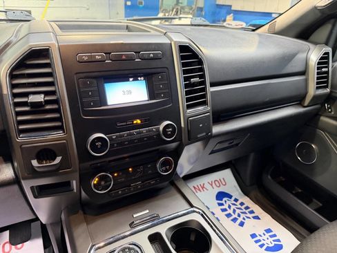 Used 2018 Ford Expedition XLT image 26