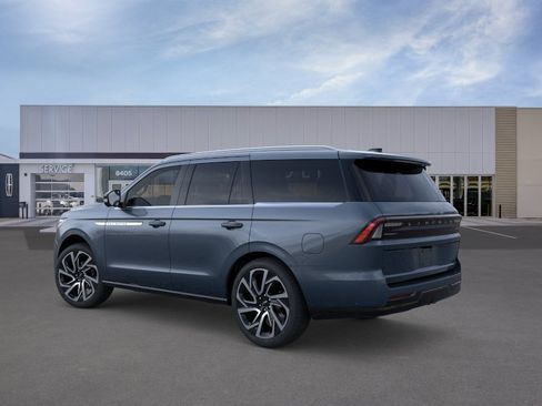 New 2026 Lincoln Navigator Reserve AWD/4WD image 4