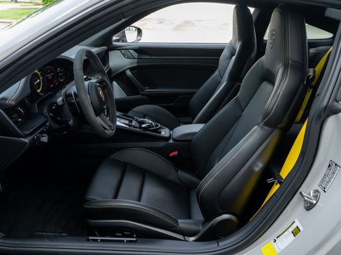 Used 2022 Porsche 911 Carrera GTS RWD image 6