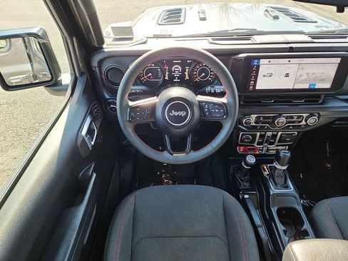 Used 2025 Jeep Wrangler Rubicon image 12