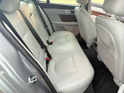 Used 2015 Jaguar XF Premium image 38
