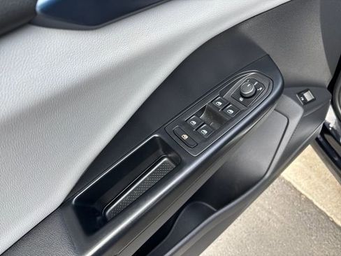 Used 2022 Volkswagen Taos SE image 11