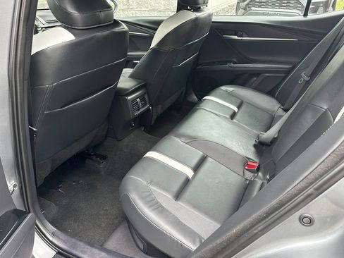 Used 2025 Toyota Camry SE FWD image 11