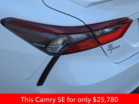 Used 2023 Toyota Camry SE image 39