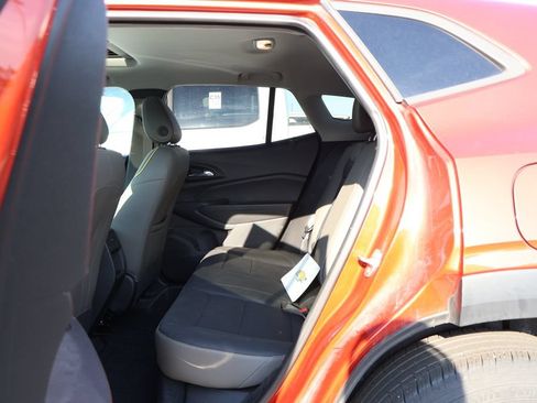 Used 2024 Chevrolet Trax ACTIV w/ Sunroof Package FWD image 31