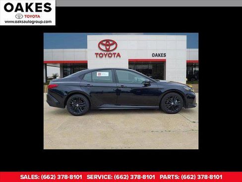Certified 2025 Toyota Camry SE FWD image 1