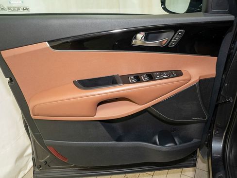 Used 2019 Kia Sorento SX image 15