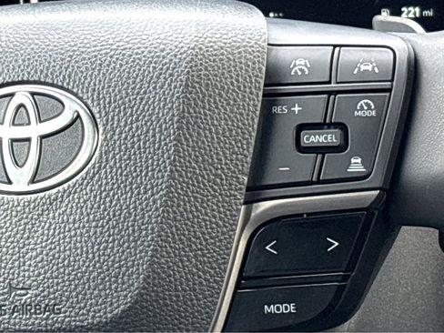 Used 2025 Toyota Camry SE w/ Multimedia Upgrade Package image 13