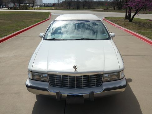 Used 1993 Cadillac Fleetwood Sedan image 23