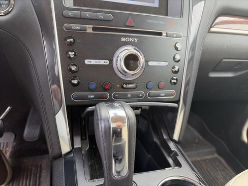 Used 2018 Ford Explorer Platinum AWD/4WD image 4