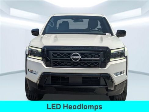 Used 2023 Nissan Frontier SV w/ Midnight Edition Package RWD image 11