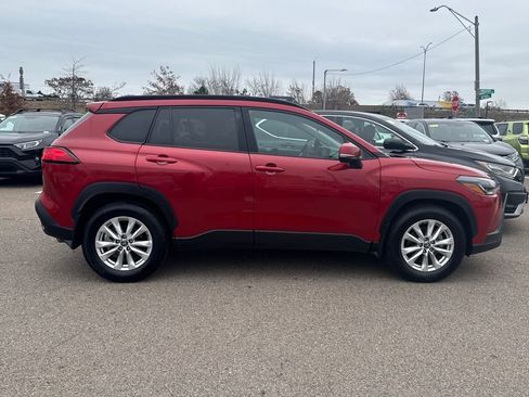 Used 2022 Toyota Corolla Cross LE image 9