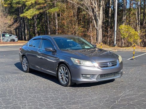 Used 2015 Honda Accord Sport image 3