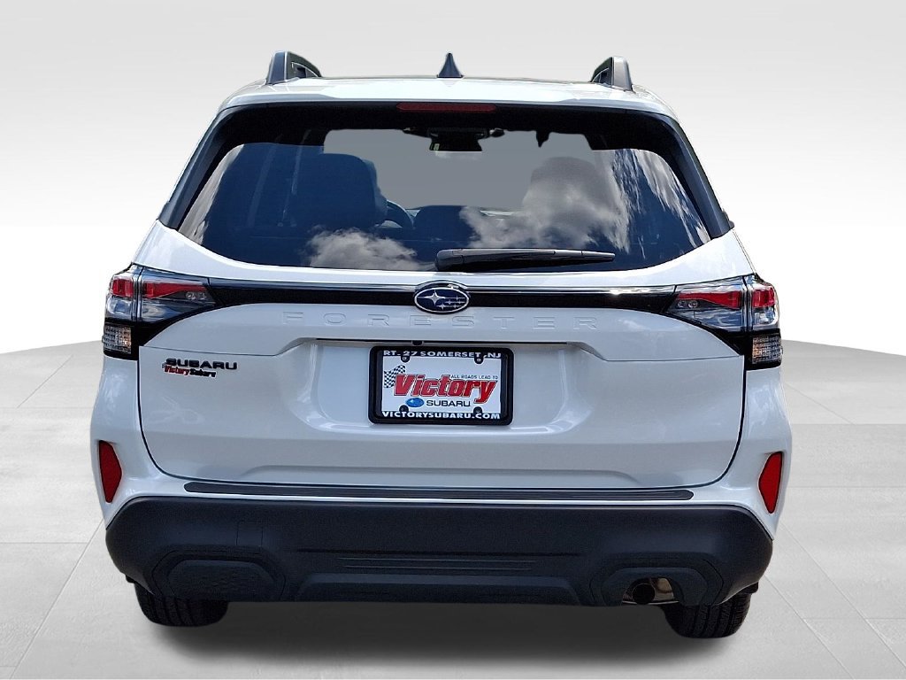 Used 2025 Subaru Forester Premium AWD/4WD image 5