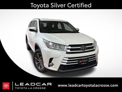 Certified 2019 Toyota Highlander XLE AWD/4WD image 1
