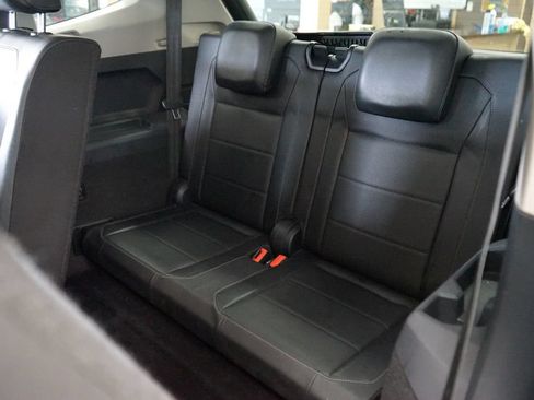 Used 2018 Volkswagen Tiguan SE w/ Front Fog Lights Package FWD image 13