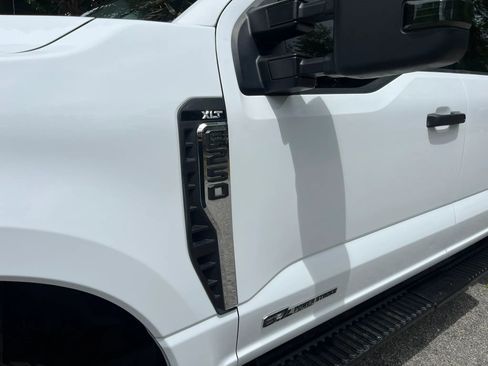 Used 2023 Ford F250 XLT w/ FX4 Off-Road Package AWD/4WD image 10