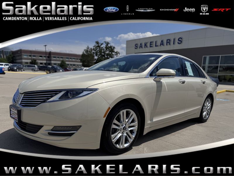 Used 2016 Lincoln MKZ image 1