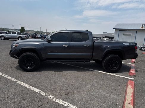 Used 2022 Toyota Tacoma TRD Off-Road AWD/4WD image 3