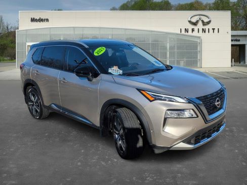 Used 2023 Nissan Rogue Platinum w/ Platinum Premium Package image 2