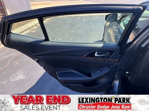 Used 2017 Nissan Maxima Platinum w/ Medallion Package image 10