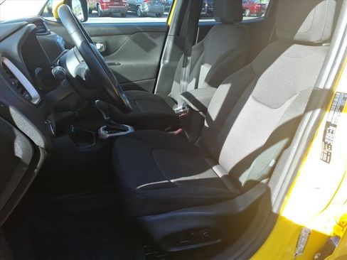 Used 2016 Jeep Renegade Latitude image 7