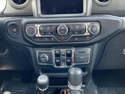 Used 2022 Jeep Wrangler Unlimited Sahara w/ Cold Weather Group AWD/4WD image 14
