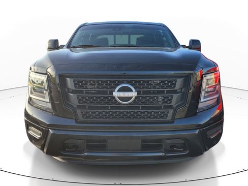 Used 2024 Nissan Titan SV w/ SV Convenience Package RWD image 2
