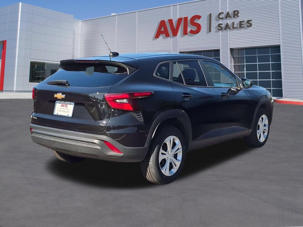 Used 2025 Chevrolet Trax LS FWD image 6
