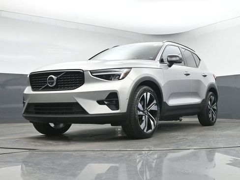 Used 2023 Volvo XC40 B5 Plus w/ Protection Package Premier AWD/4WD image 36