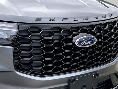 Used 2025 Ford Explorer ST-Line RWD image 29