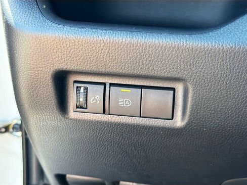 Used 2021 Toyota RAV4 LE FWD image 29