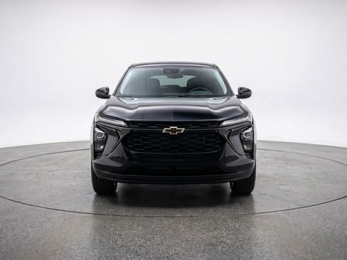 Used 2025 Chevrolet Trax LT FWD image 1