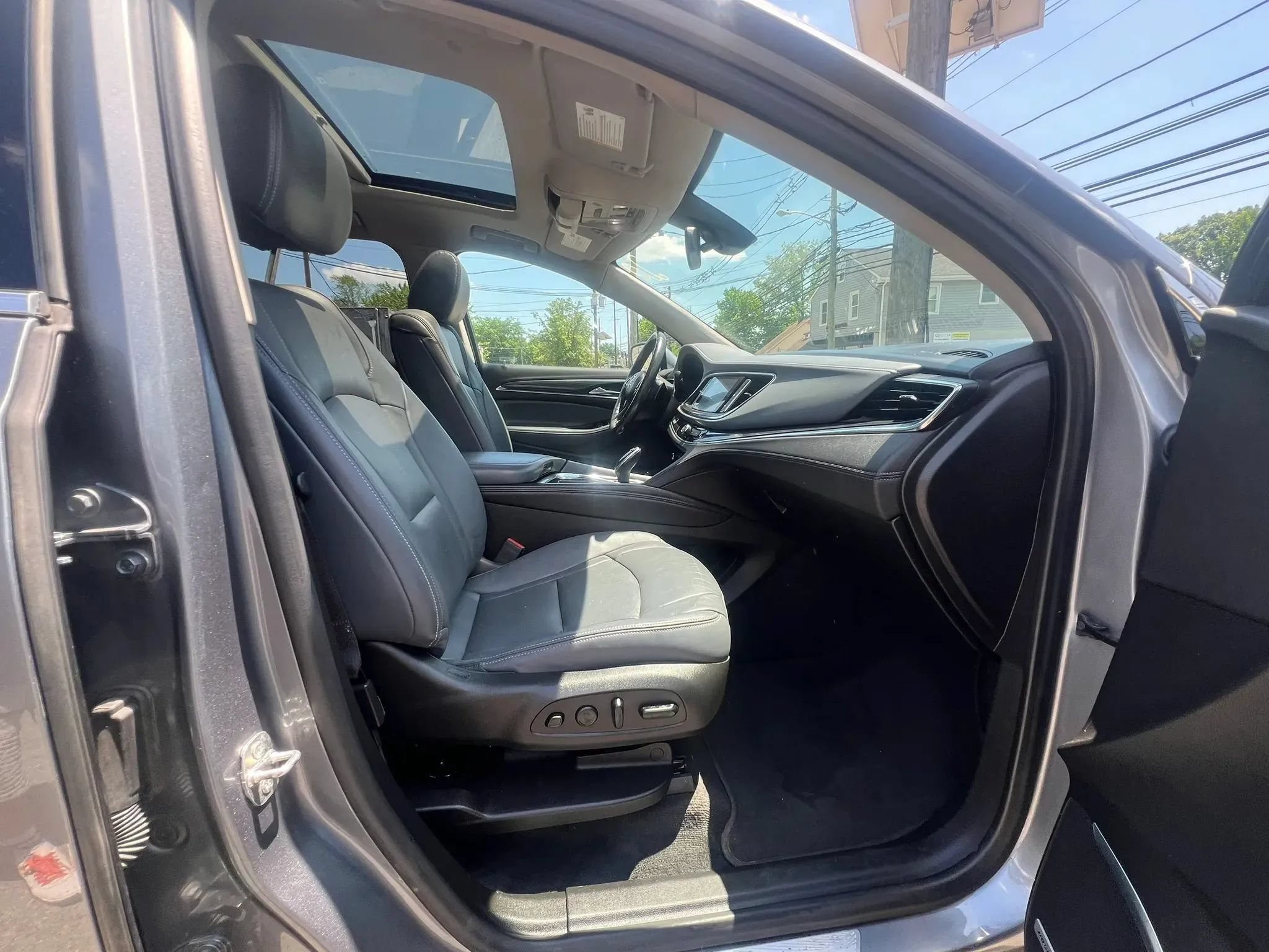 Used 2020 Buick Enclave Premium w/ Sun and Sites Package AWD/4WD image 32