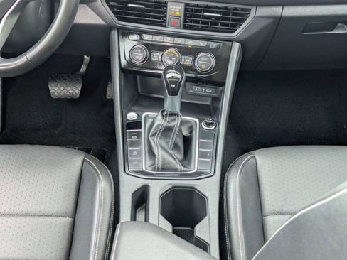 Used 2024 Volkswagen Jetta SE FWD image 17