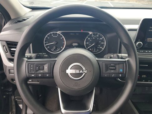 Used 2024 Nissan Rogue SV image 10