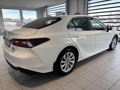 Used 2023 Toyota Camry LE image 5