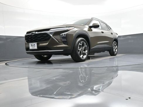 Used 2024 Chevrolet Trax LT w/ Driver Confidence Package image 24