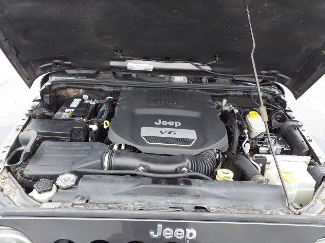 Used 2016 Jeep Wrangler Unlimited Rubicon w/ Connectivity Group AWD/4WD image 23
