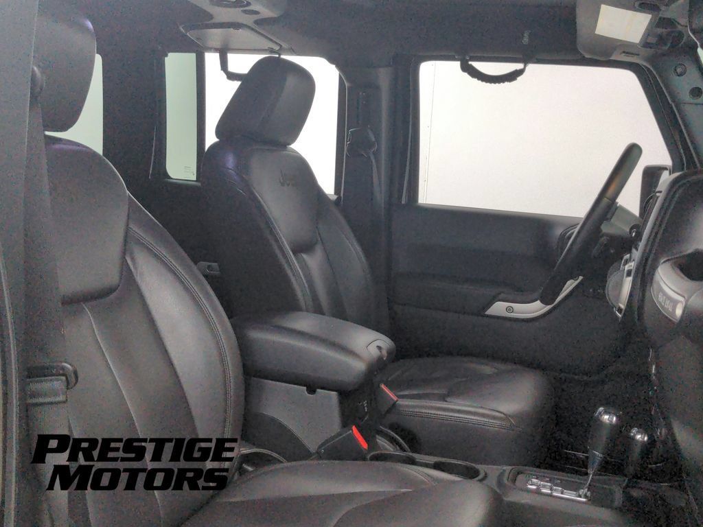 Used 2015 Jeep Wrangler Unlimited Rubicon w/ Connectivity Group AWD/4WD image 24
