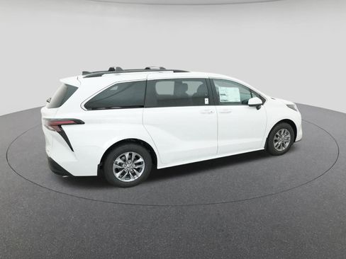 New 2026 Toyota Sienna XLE FWD image 10