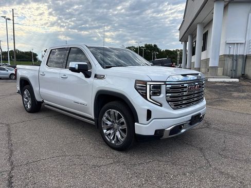 Used 2024 GMC Sierra 1500 Denali w/ Denali Reserve Package AWD/4WD image 1