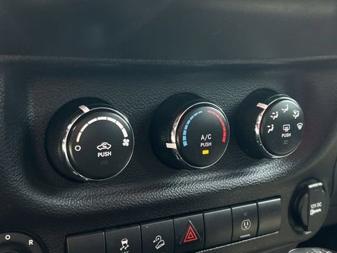Used 2015 Jeep Wrangler Unlimited Sahara w/ Connectivity Group AWD/4WD image 38