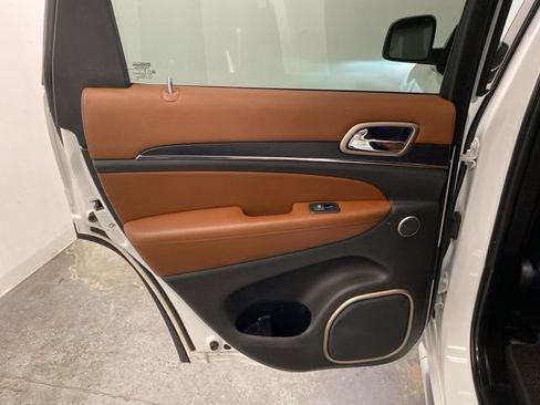 Used 2015 Jeep Grand Cherokee Summit w/ Platinum Series Group image 24