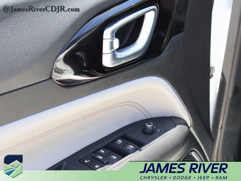 Used 2025 Jeep Compass Limited AWD/4WD image 21