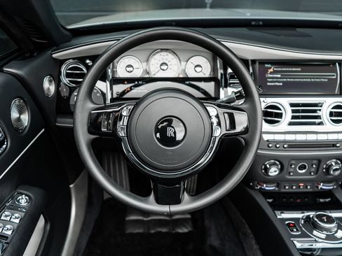 Used 2020 Rolls-Royce Dawn RWD image 31