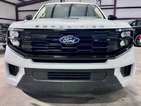Used 2025 Ford Expedition Active AWD/4WD image 8